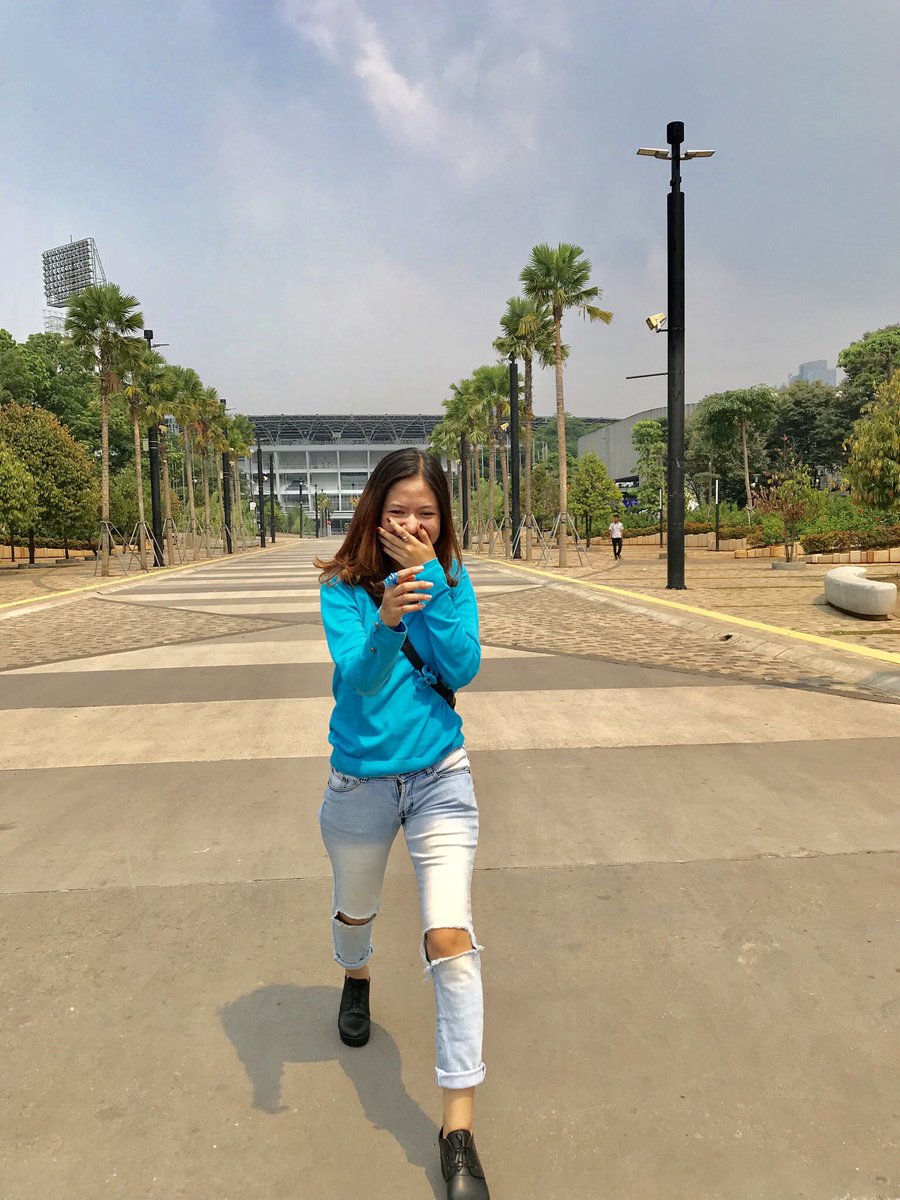 stoberimilktea's tweet photo. baru sampe gbk nih ceritanya, ya seneng dong mau nonton konser ultimate group aku!! haha😂 #EVERYWHEREinJKT https://t.co/b0jjdvBYgN