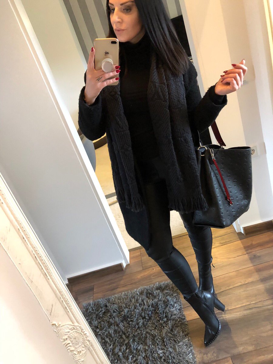 Toxicsugga's tweet image. Hello Monday🔥

Gleich wird ein Schwein von mir geschlachtet 😁

#livesession #sessiontime #fetish