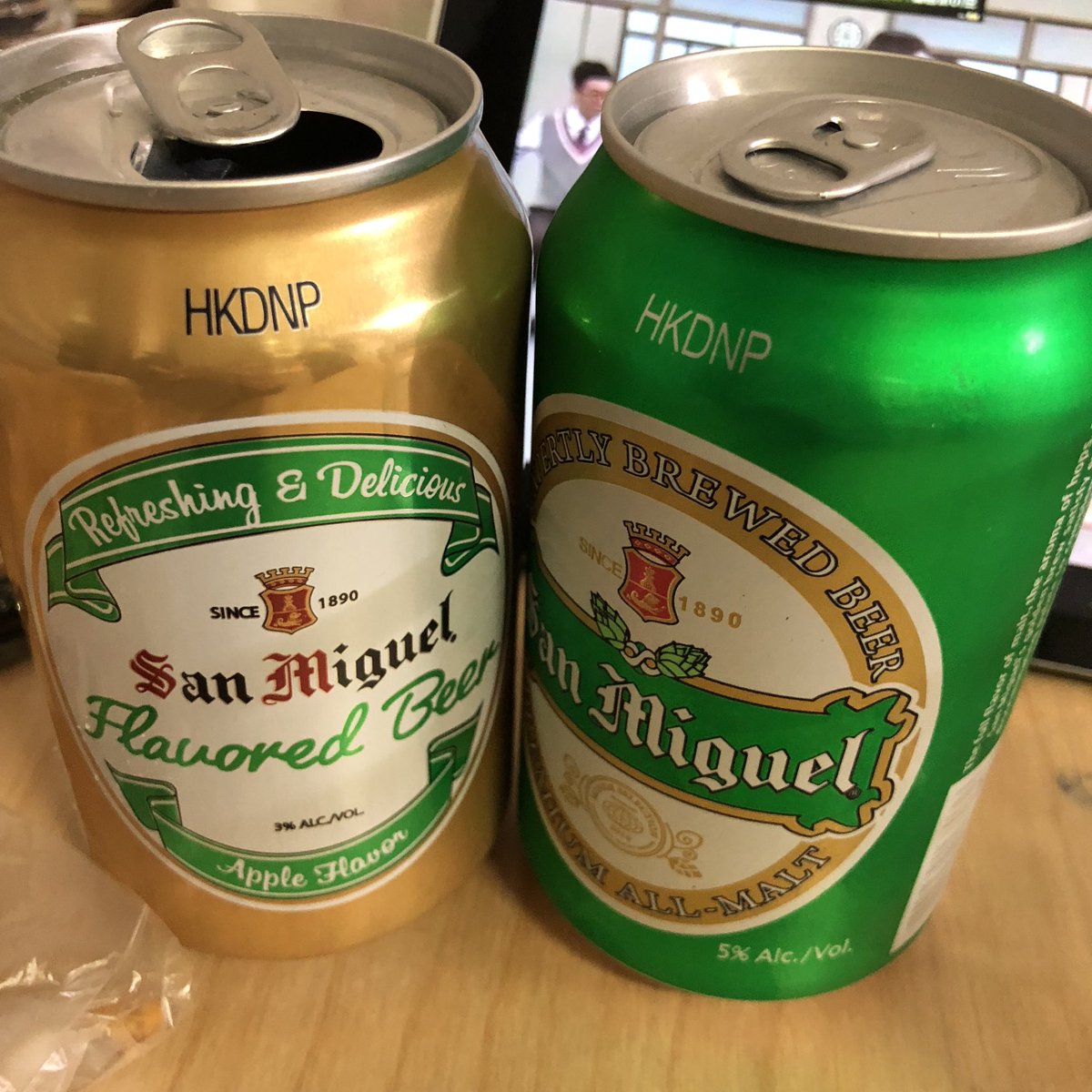 산미구엘 애플맛-음.. 내가 생각한 맛이 아니다.
산미구엘 초록(뭔지 모름)-도수 좀 있다. 그리고 내 스타일 아니다
내 서타일은 산미구엘 오리지날과 라이트!!! 특히 라이트! 탄산 많아서 좋앙