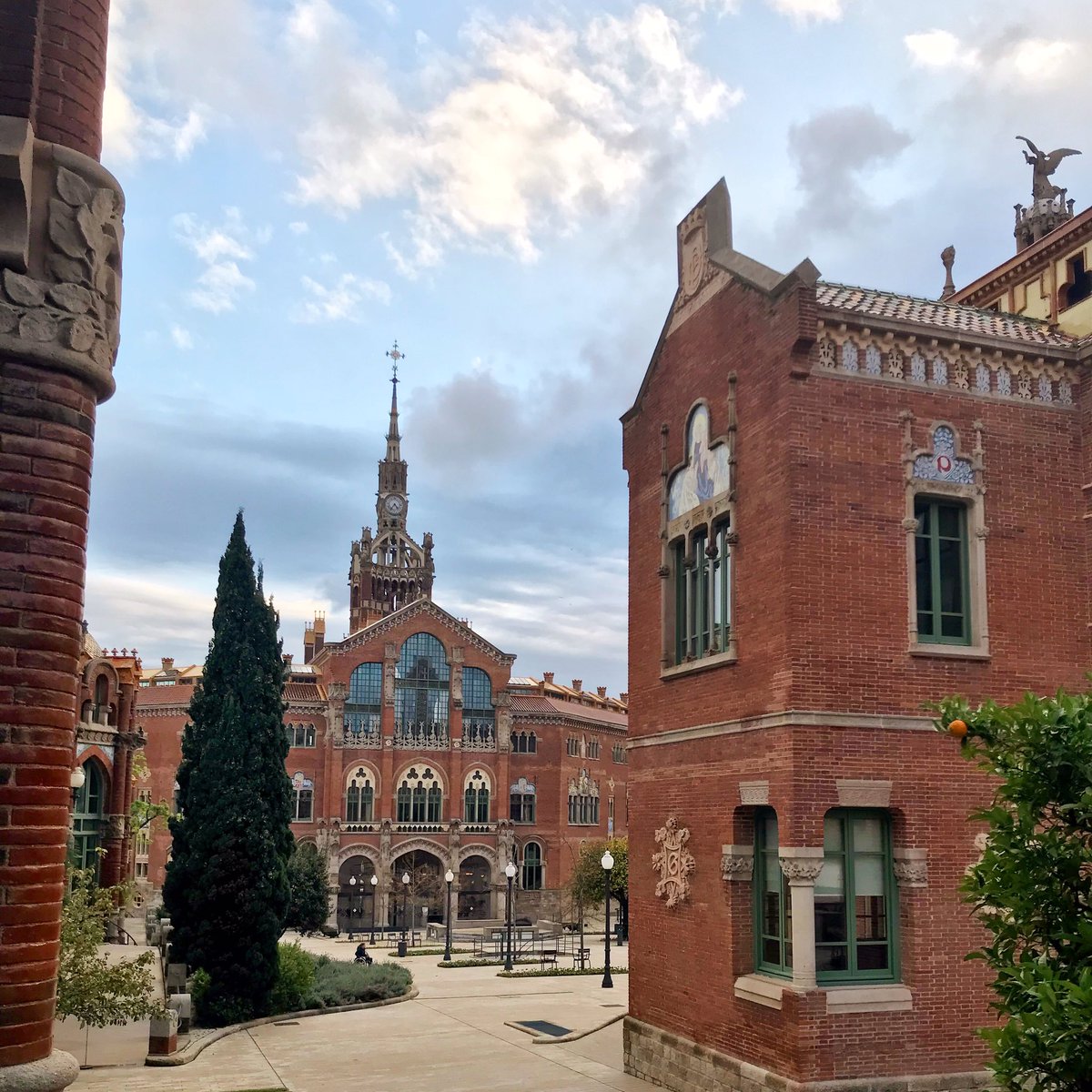 heart_bcn's tweet photo. The beautiful @santpaubcn in a rare moment of blue sky from this weekend.. what has happened to the sun recently!? #mondaymood #barcelona https://t.co/S3i1pCHEcg