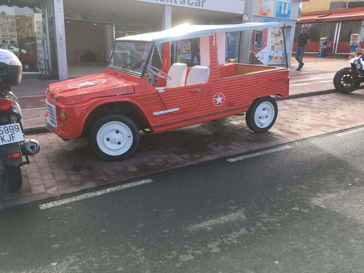 DHill_Glass's tweet photo. Citroen 2CV pickup #Fuerteventura #wantago https://t.co/OoJkQYXYG2