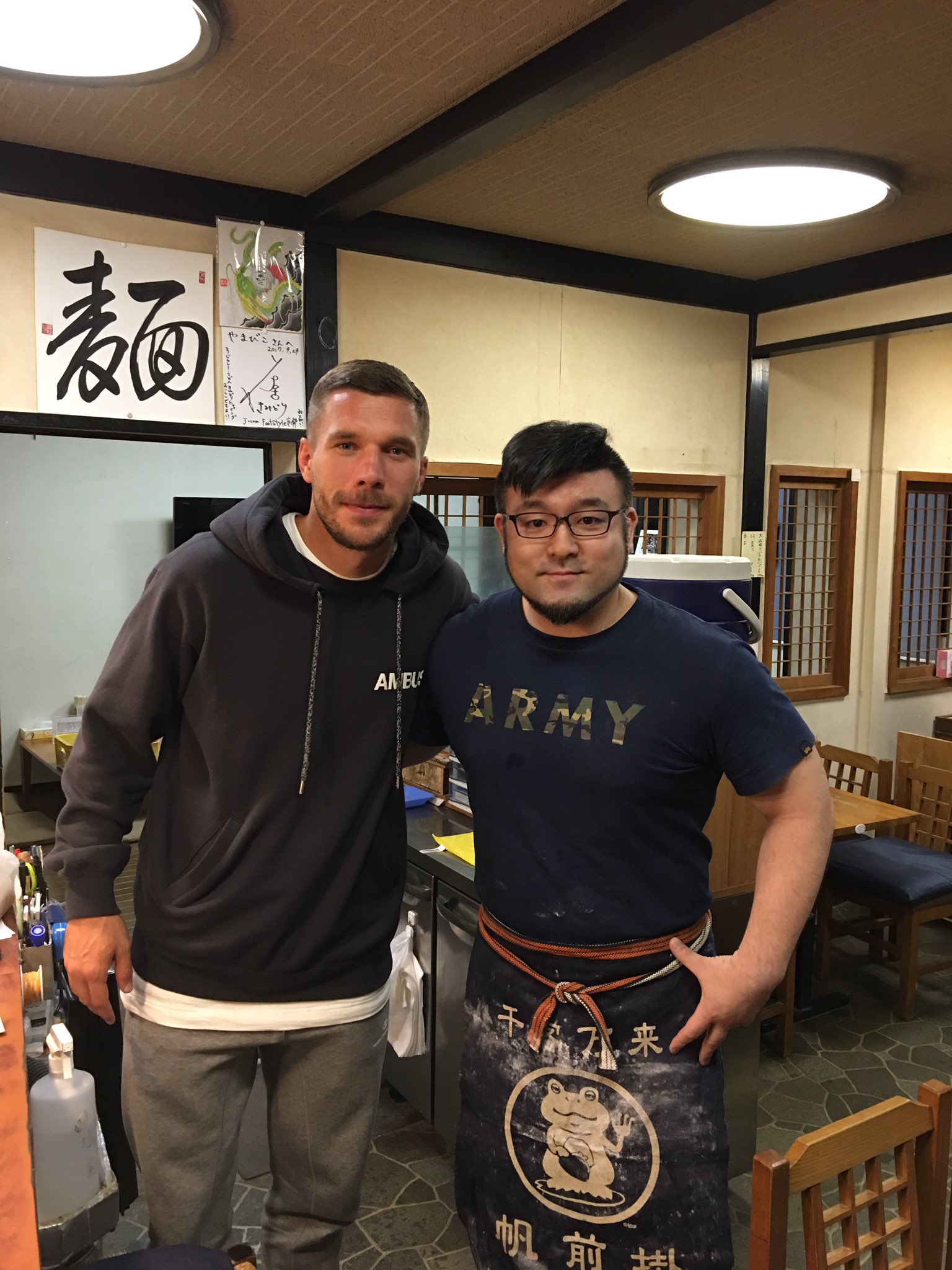 やまびこの中の人 やまびこにポドルスキさん来店 人生何が起こるかわかりませんな T Co Imjgjrr7xi Twitter