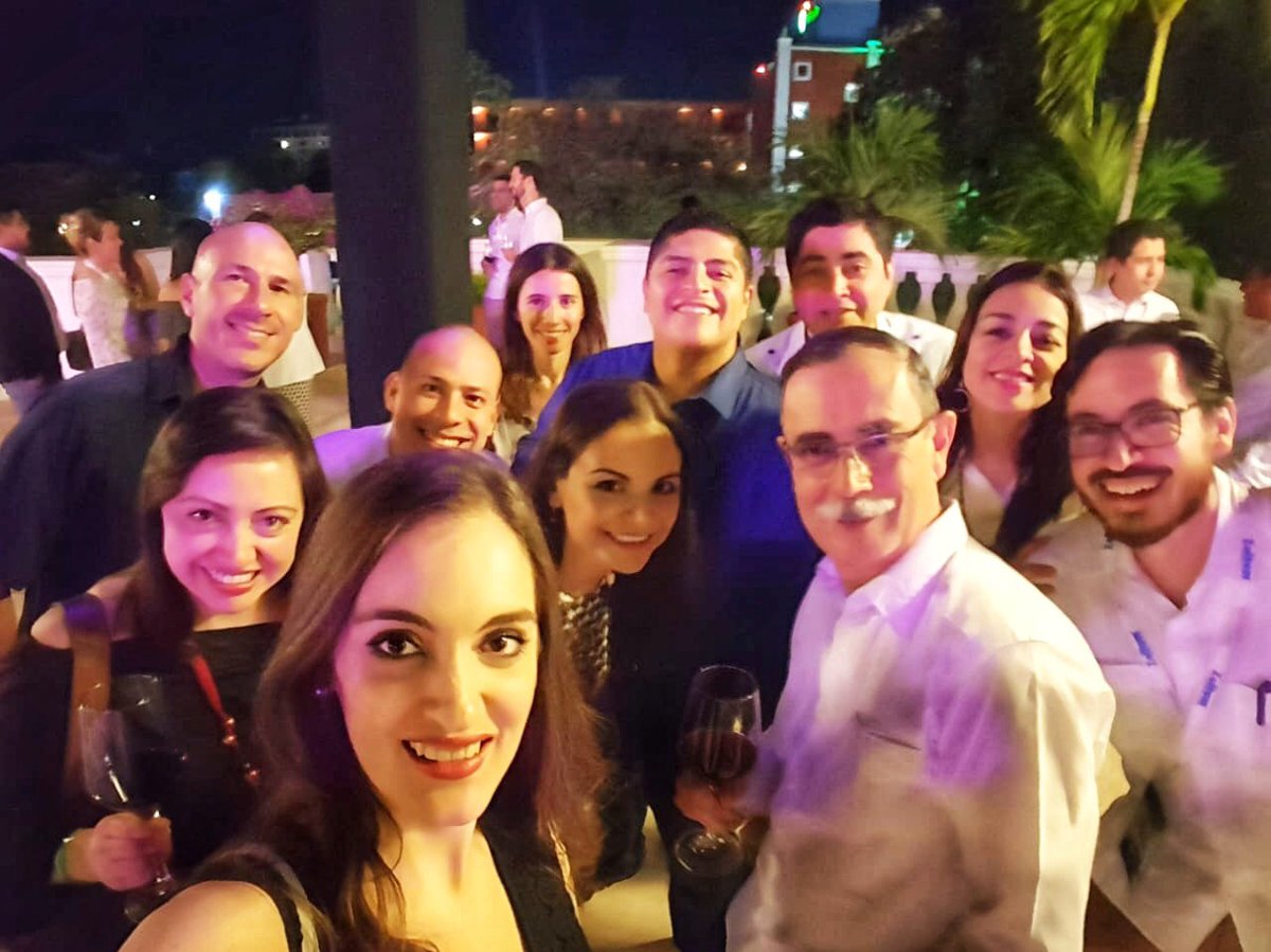 MtyEndoscopy's tweet photo. Brindis Anual de Nutrición! #gastroenterologia #semananacionaldegastroenterologia #merida2018 #nutricion #salvadorzubiran #gastropower #colegas https://t.co/u1bZFTH7bq