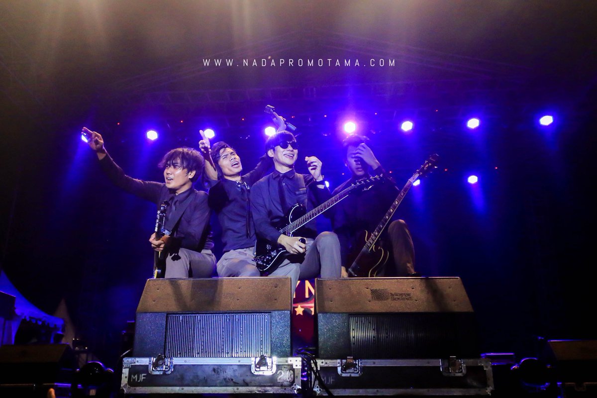 NadaPromotama's tweet photo. #Throwback
@twitchangcuters at THE PLAYMAKER
After Hour Music
06 Mei 2017
Lap. Yonif 312 Kala Hitam - Subang
πΈ: @ekkyranger
#nadapromotama #THEPLAYMAKER #AfterHourMusic #Subang #ThePlaymakerID #ThePlaymakerSBG #TheChangcuters https://t.co/QM5JWm4Zfz