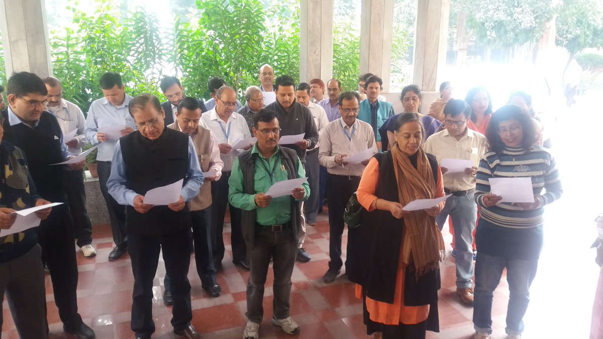 airdelhi's tweet photo. Officers and staffs of Akashvani Delhi taking #NationalIntegrationPledge to observe Communal Harmony Campaign Week
@airdelhi @AkashvaniAIR https://t.co/RYCYCDpJbt