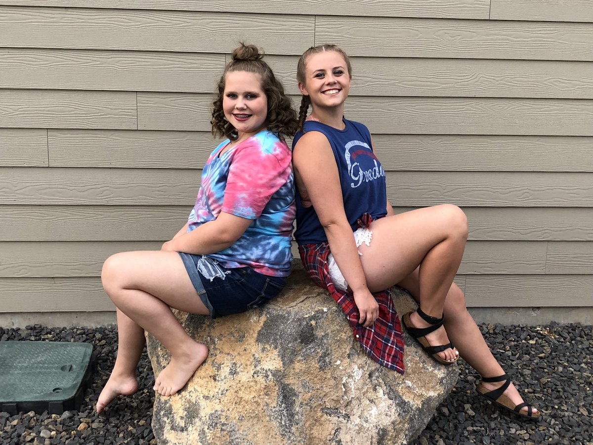 lexiskristine19's tweet photo. Really missing this one a little extra today. please keep her in your thoughts &amp; prayers as she continues to kick cancers butt 💚 https://t.co/NkWPCDn38u