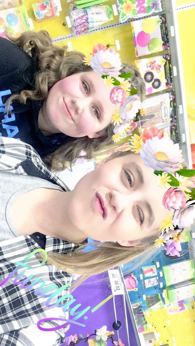 lexiskristine19's tweet photo. Really missing this one a little extra today. please keep her in your thoughts &amp; prayers as she continues to kick cancers butt 💚 https://t.co/NkWPCDn38u