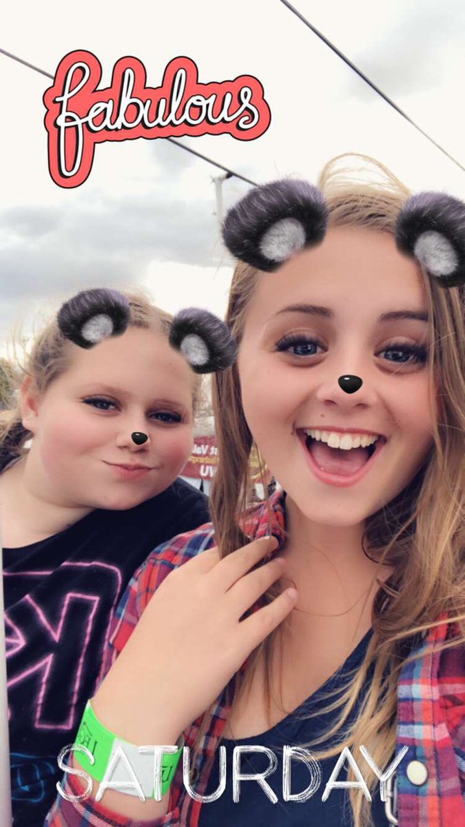 lexiskristine19's tweet photo. Really missing this one a little extra today. please keep her in your thoughts &amp; prayers as she continues to kick cancers butt 💚 https://t.co/NkWPCDn38u