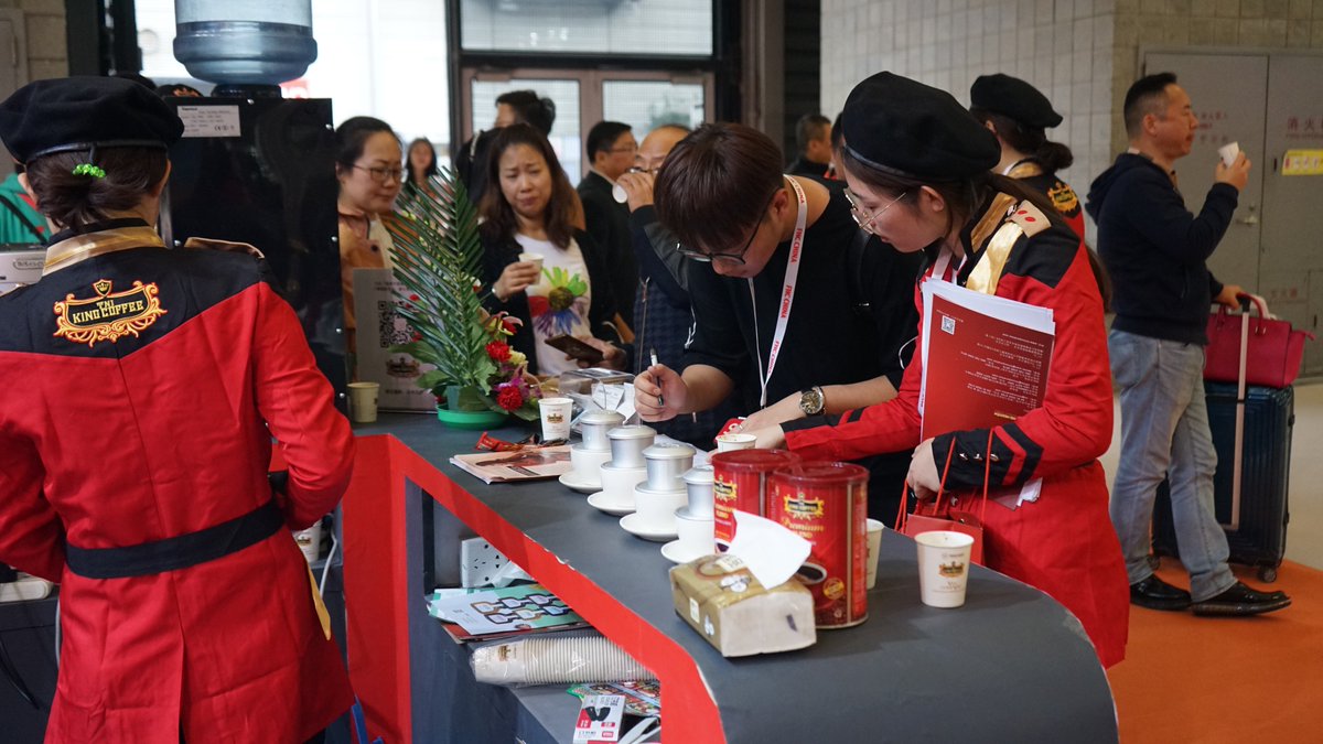 KingCoffeeViet's tweet photo. KING COFFEE RAISING BRAND STATEMENT AT FHC 2018 SHANGHAI, CHINA
#FHC2018 #kingcoffee https://t.co/4k1gBlrpCC