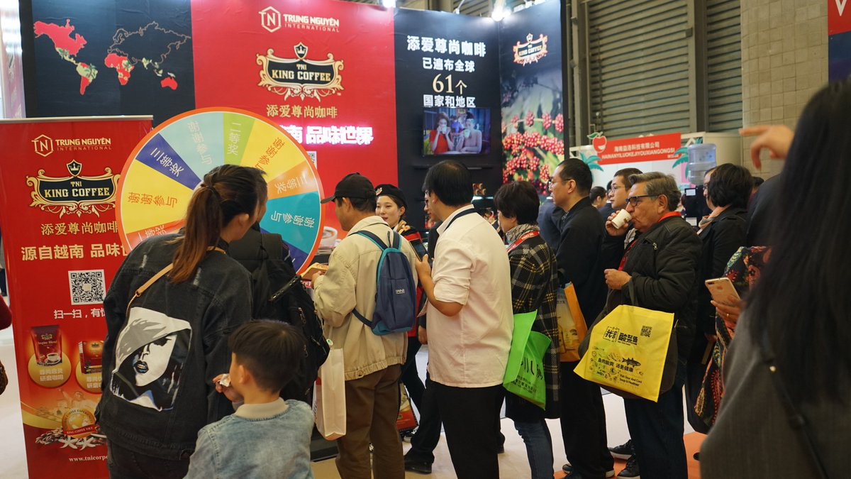 KingCoffeeViet's tweet photo. KING COFFEE RAISING BRAND STATEMENT AT FHC 2018 SHANGHAI, CHINA
#FHC2018 #kingcoffee https://t.co/4k1gBlrpCC