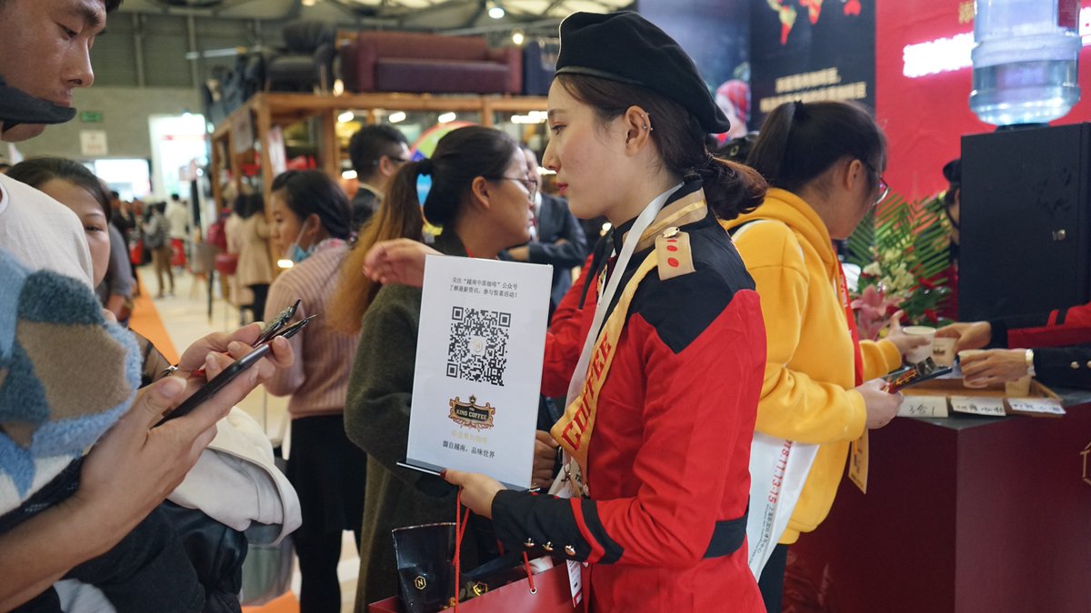 KingCoffeeViet's tweet photo. KING COFFEE RAISING BRAND STATEMENT AT FHC 2018 SHANGHAI, CHINA
#FHC2018 #kingcoffee https://t.co/4k1gBlrpCC