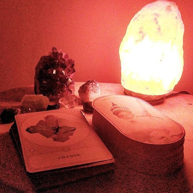 nikkiana's tweet photo. Finally cleared off some space for the bedside divination nook for a little late night contemplation. #tarot #alter #himalayansaltlamp #mysteriesofloveoracle #mysteriesoflove #luminousvoidtarot #luminousvoid #change #kingofswords https://t.co/zq7mMemhOS https://t.co/gNffw9cQLR