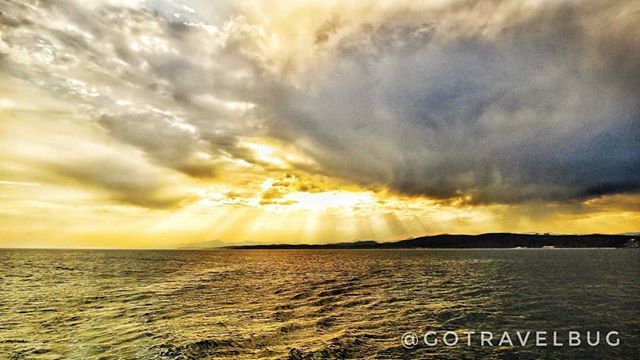 gotravelbug's tweet photo. After the storm the Sun never says to the Earth, "You owe me." It merely lights up the whole sky and reveals its wonders...
#storm #moods #daily #cloudious #skypainters #Skyexing #gardenroute #howzitsouthafrica #adventure #timeforabreak #visualstorytelle… https://t.co/dqZlwK6Acx https://t.co/A1QLeEwVN2