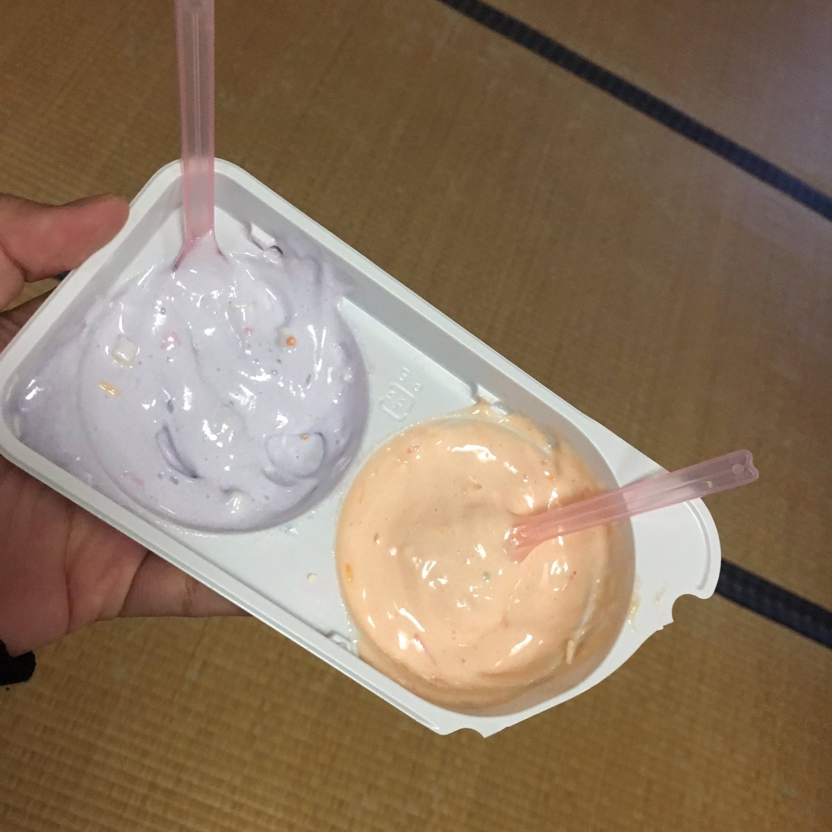 1102Jyonho's tweet photo. HR中にねるねるねるね！ https://t.co/pvFZBZAioK