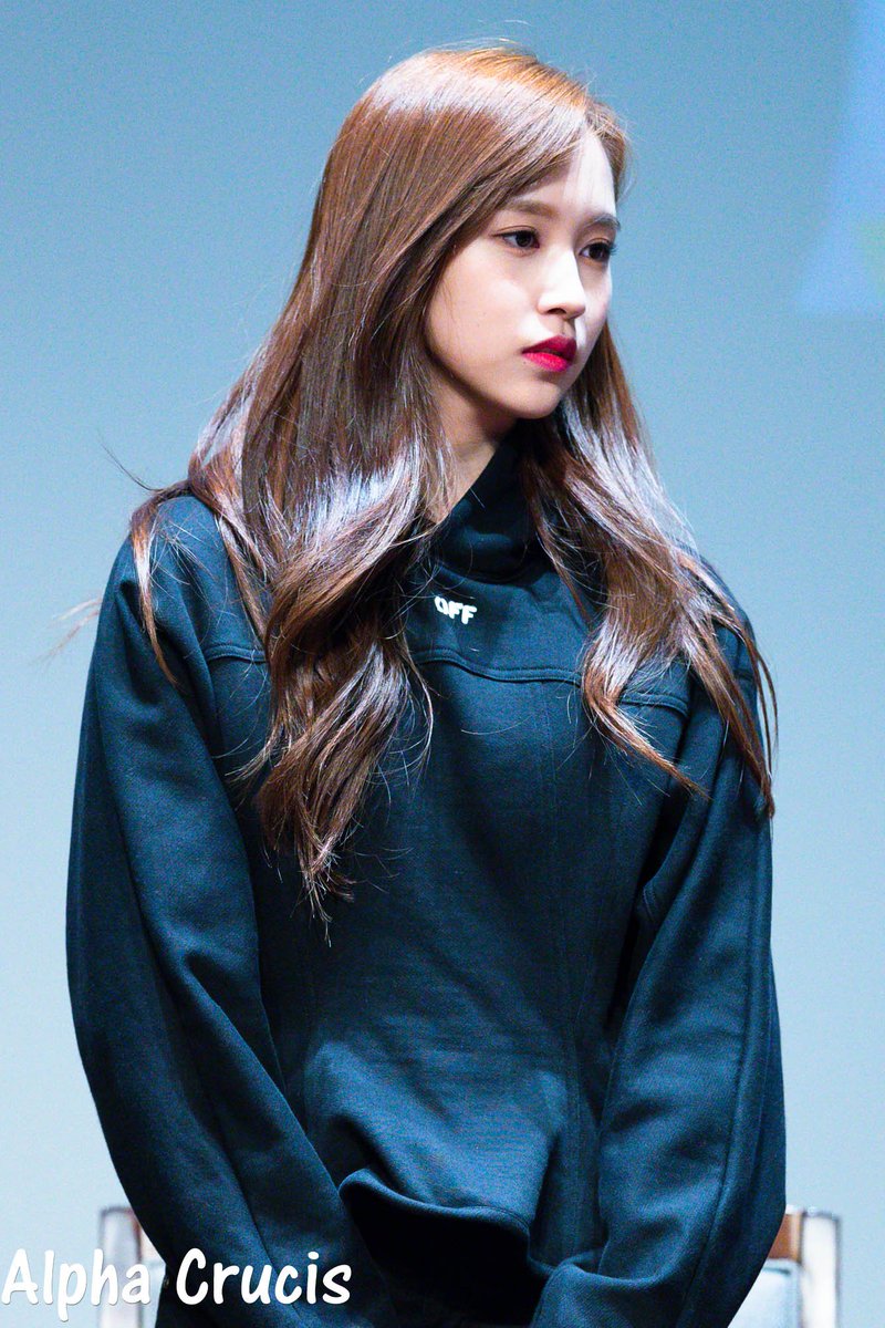 AlphaCrucis0324's tweet photo. 181117 팬사인회 상암 누리꿈스퀘어 국제회의실 사인회 시작 1 #MINA #미나 #ミナ #名井南 #TWICE #트와이스 https://t.co/TQQn2MpsvY