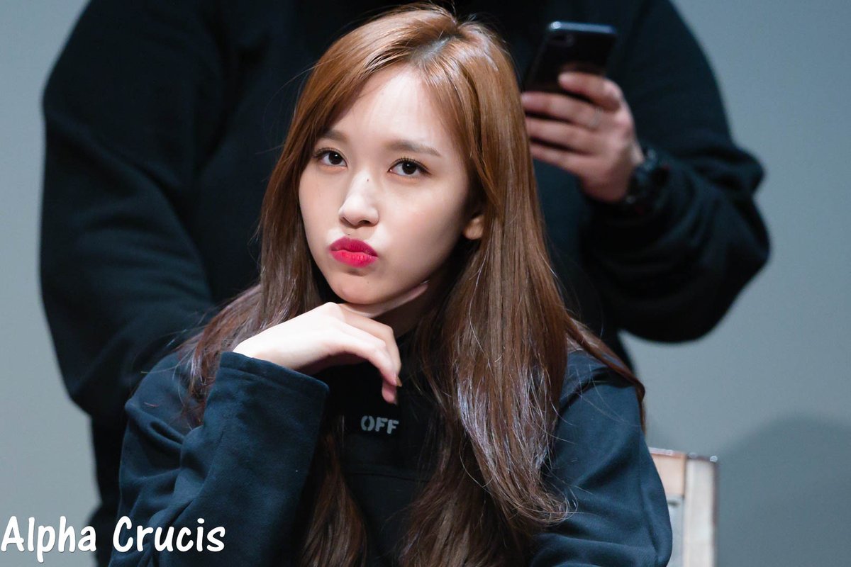 AlphaCrucis0324's tweet photo. 181117 팬사인회 상암 누리꿈스퀘어 국제회의실 사인회 시작 2 #MINA #미나 #ミナ #名井南 #TWICE #트와이스 https://t.co/dVIEB2EH4U