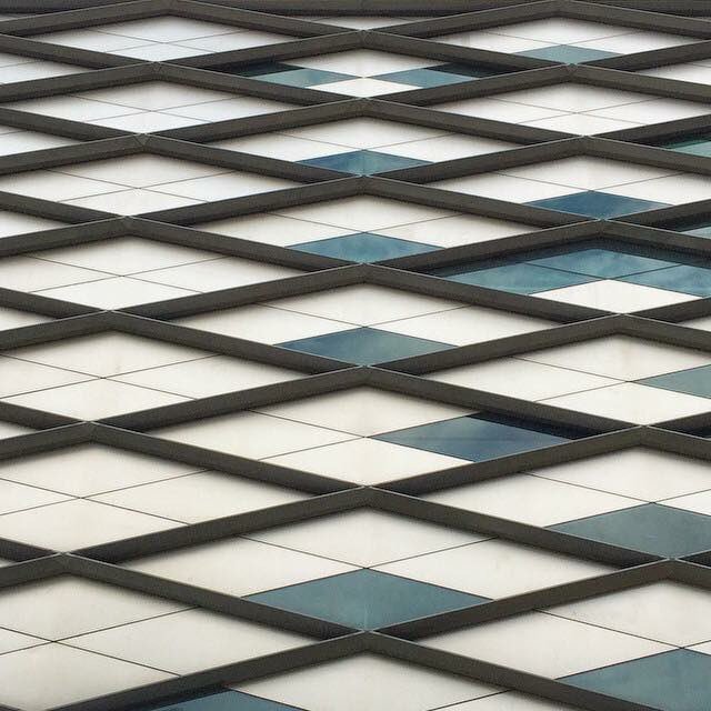 IsskndarAriffin's tweet photo. Kalau ada yang nak berjalan-jalan 💼 hujung tahun ni, boleh la singgah Bank Negara Malaysia Museum and Art Gallery ni terletak di Sasana Kijang , Kuala Lumpur. Bangunan ni memang cantik &amp; memang moden. Bank Negara memang labur banyak duit 💰untuk buat muzium ni. https://t.co/1AUcgd0U9G