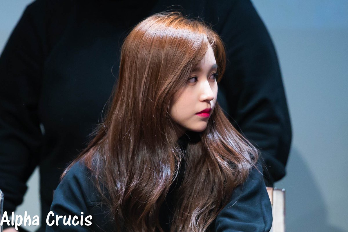 AlphaCrucis0324's tweet photo. 181117 팬사인회 상암 누리꿈스퀘어 국제회의실 사인회 시작 2 #MINA #미나 #ミナ #名井南 #TWICE #트와이스 https://t.co/dVIEB2EH4U