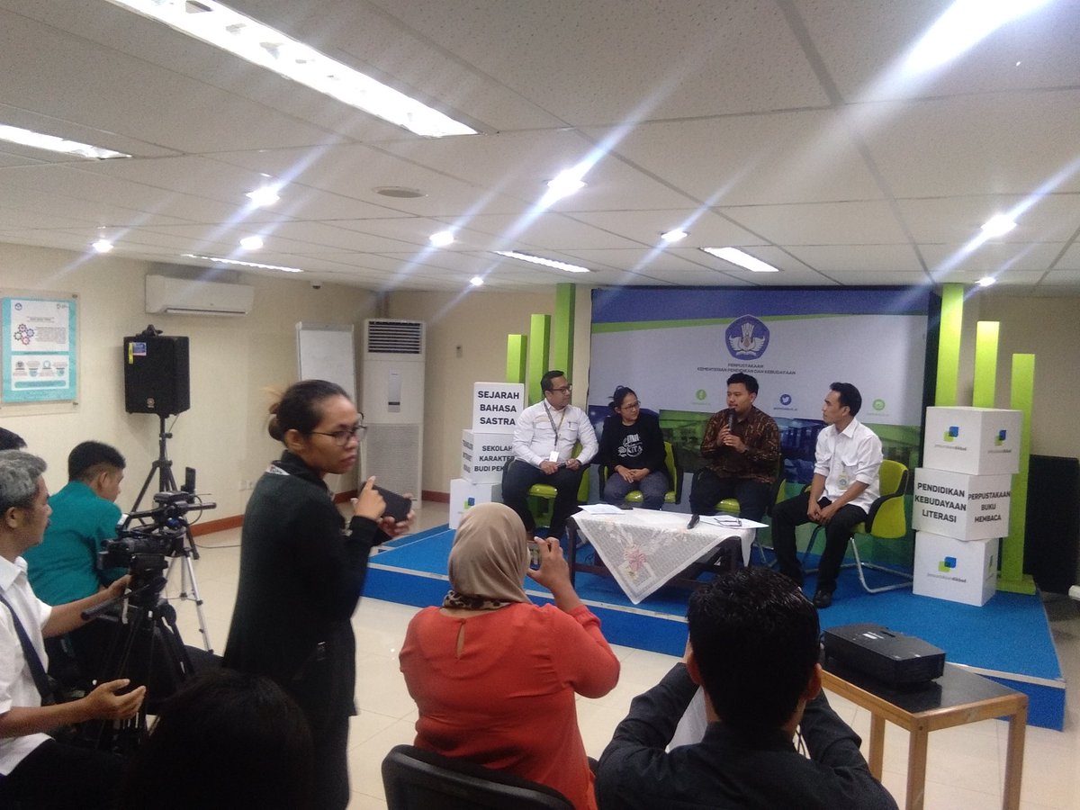 Kemendikbud melalui @pusbangfilm akan menyelenggarakan Gelar Karya Film Pelajar, tanggal 22 - 24 November 2018 di kantor Kemendikbud Jakarta