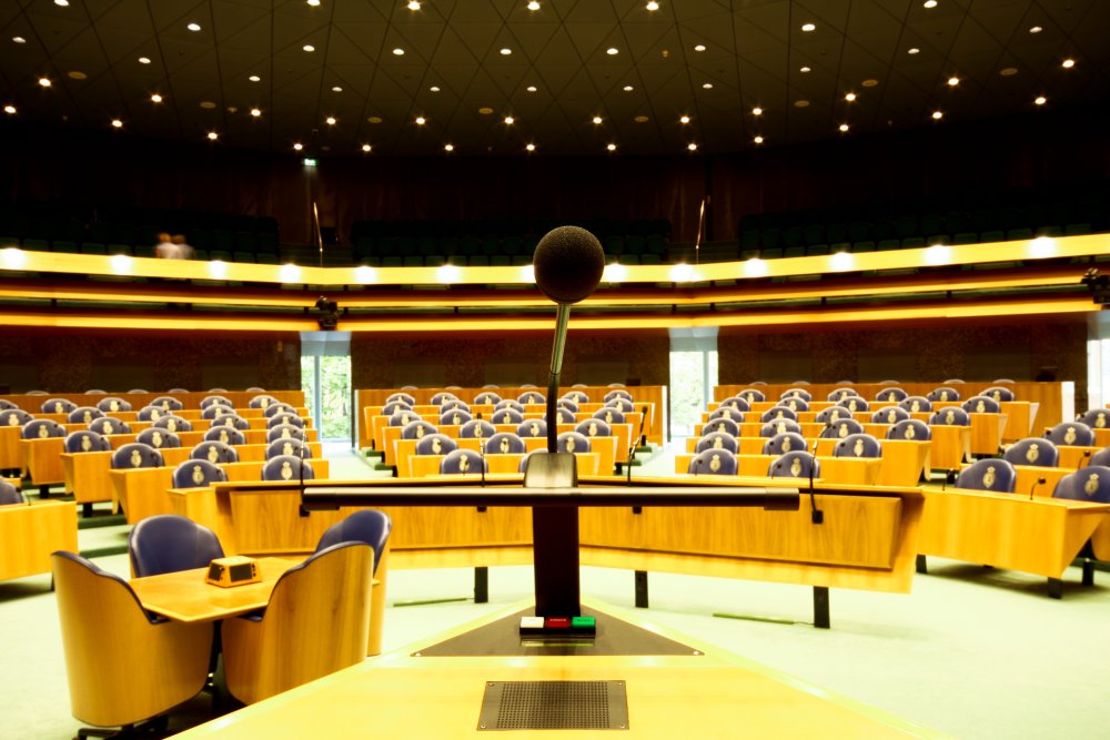 Vandaag in <a href="/2eKamertweets/">Tweede Kamer</a>: wetgevingsoverleg Sport en Bewegen <a href="/MinVWS/">Ministerie van VWS</a>. Onder meer op de agenda: rapportages <a href="/mulierinstituut/">Mulier Instituut</a> over Sport en Bewegen in de Buurt, Veilig Sportklimaat, Beleidskader Sportevenementen, NL Zwemveilig en Grenzeloos Actief. mulierinstituut.nl/actueel/19-nov…