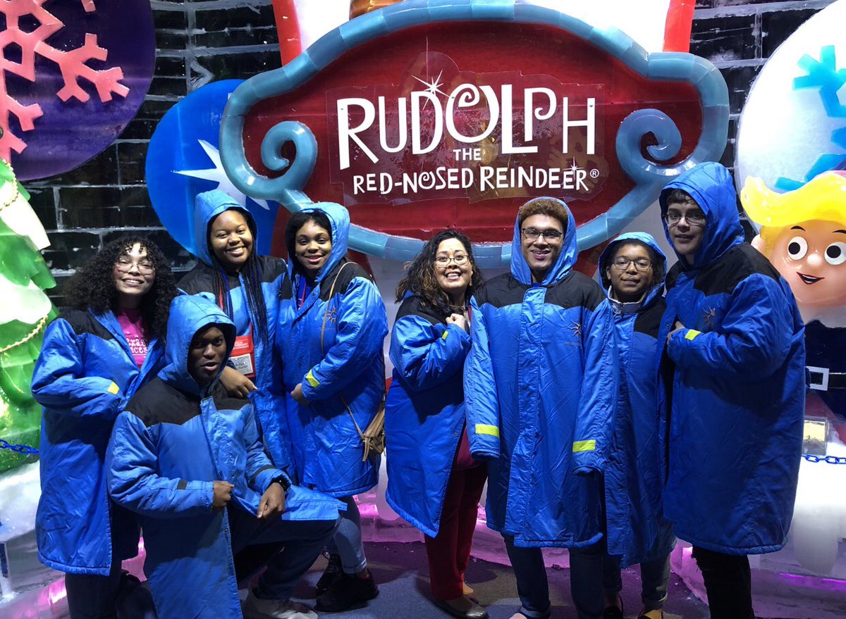 NSSHTroupe1639's tweet photo. The ice sculpture show at #texasthespian2k18 was a great experience! https://t.co/Wlr28F6hwD