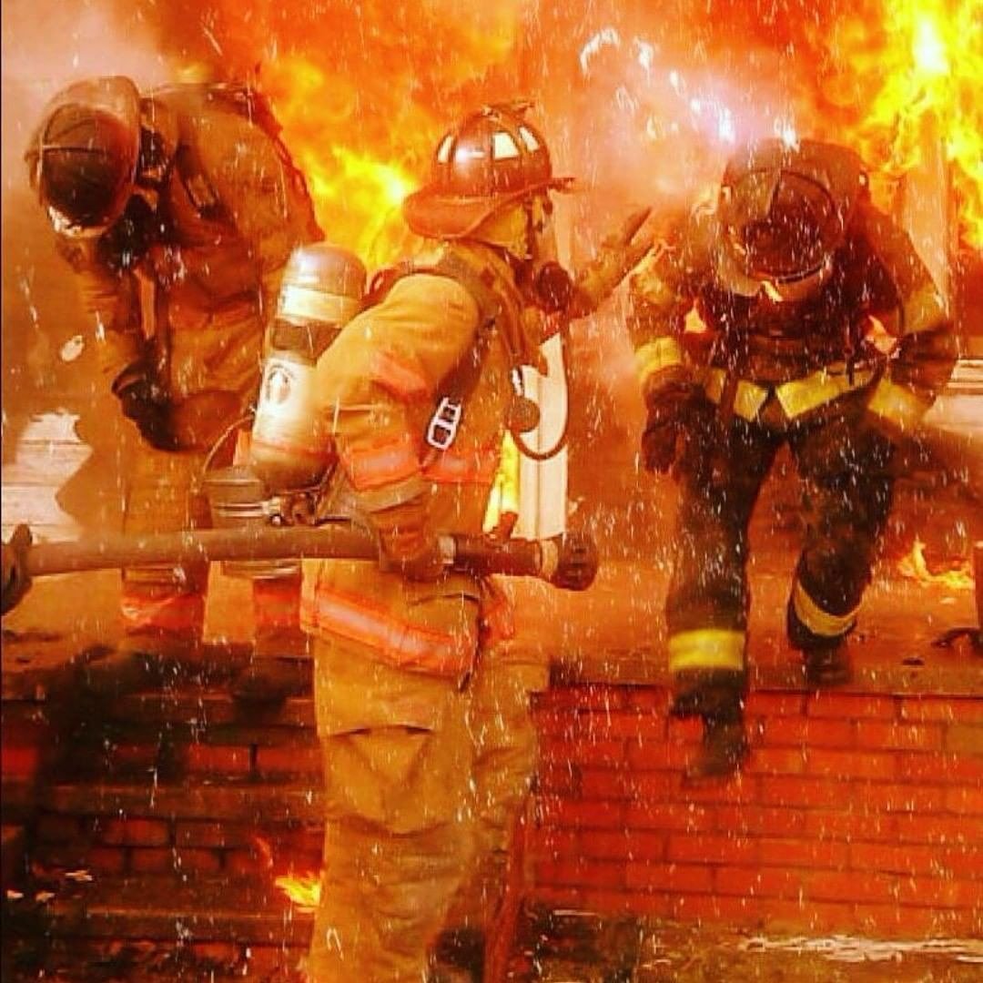 firefightersusa's tweet photo. Hero
🔥🔥🔥🚒🚒🚒
.👥Follow us
📸DM US Firefighter Pics
🔥Tag a Fire Fighter 🙏Keep Loving and respecting Firefighter

#firefighter #firefighters_unite #fireheroes #firetruck #fireman #firemen #fireservice #firerescue #firedept #firefighterfit #firefighterposts https://t.co/40SzJsHpfi