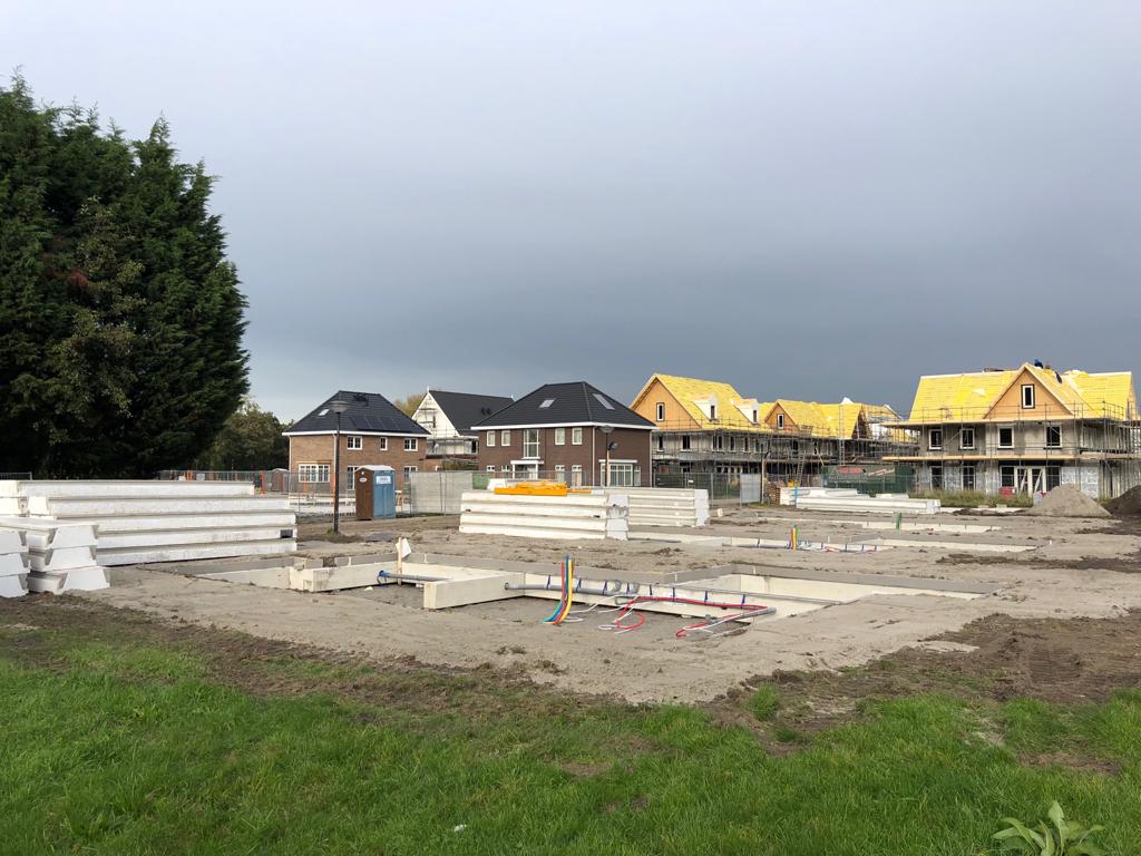 thuisinbouwen's tweet image. Ook in Den Haag maken wij meters. Zodra de fundering gelegd is schiet het huis omhoog. Hou onze pagina(s) in de gaten voor meer bouwnieuws. #fundering #nieuwbouw #villa @bpd_nl @HMUOlsthoorn @DenHaag