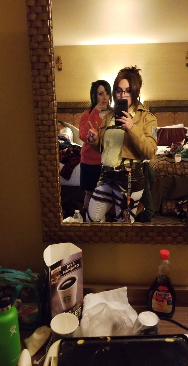 leodabinchy's tweet photo. I was so super happy with my Hange cosplay but look at @Mister_Fairy as Inko. She was PERFECT. #AttackOnTitan #AoT #SNK #hange #hangezoe #hanji #hanjizoe #inkomidoriya #MHA #MyHeroAcademia #daishocon #DaishoCon2018 https://t.co/5S2qMeezbw