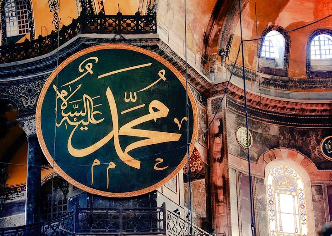 Alemlere rahmet ve rehber olarak gönderilen Peygamberimiz Hz. Muhammed Mustafa (sav) Efendimiz...
Rabbim yolundan ayırmasın. 
 #MevlidKandili