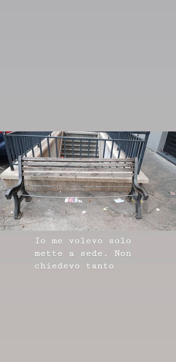 NoemiPronti's tweet photo. Volevo tuittà le gioie. Ma la mattina non promette bene. VIRGY ma che è?? Ma che combini? Non ce le controlli le panchine? https://t.co/ApOhykxioS