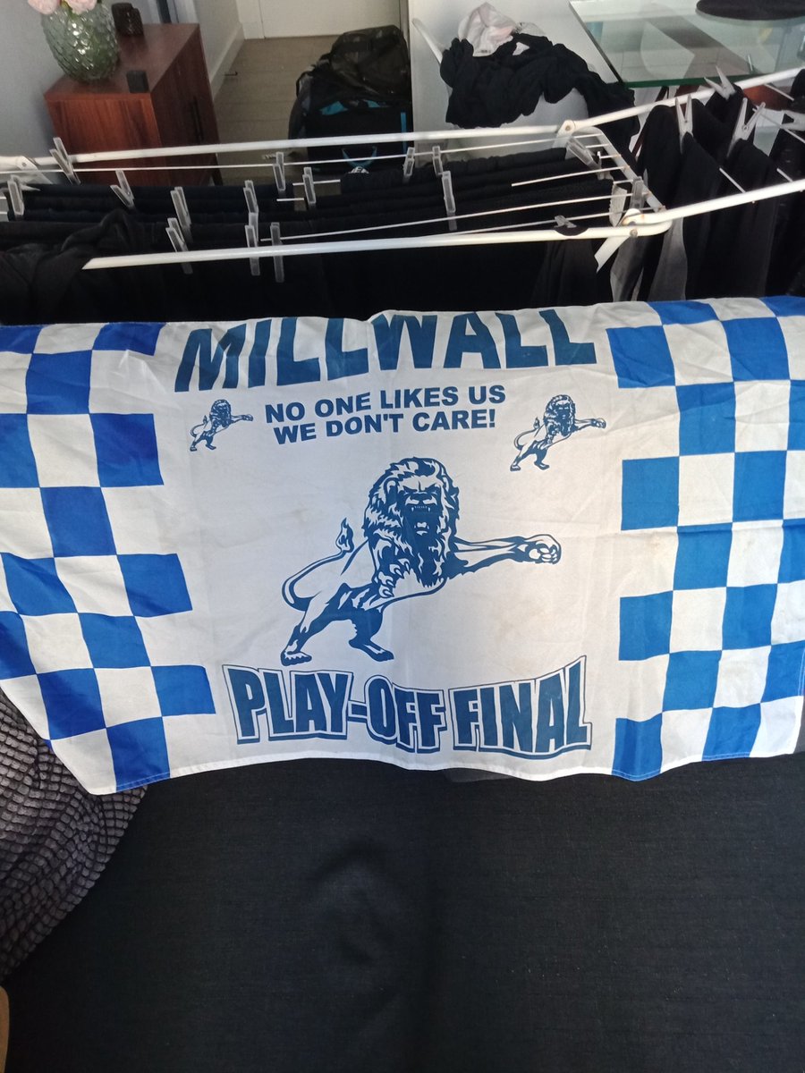 lydonn_21's tweet photo. @Tim_Cahill Look out for this Tommorow Timmy behind the goal..Miiii https://t.co/or5vgw2DLL