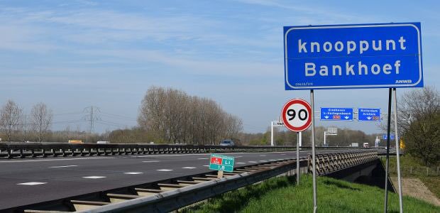 VVDGelderland's tweet photo. De #files op de A50 / #bankhoef staan inmiddels op de 12e plaats in de file top 100. Dat gaat ons tot 2030 jaarlijks tussen de 8 tot 15 miljoen euro kosten. De minister heeft nav vragen @remcovvd toegezegd naar oplossingen te kijken. https://t.co/gWuBIDAsLE https://t.co/RbUxKGBpV5