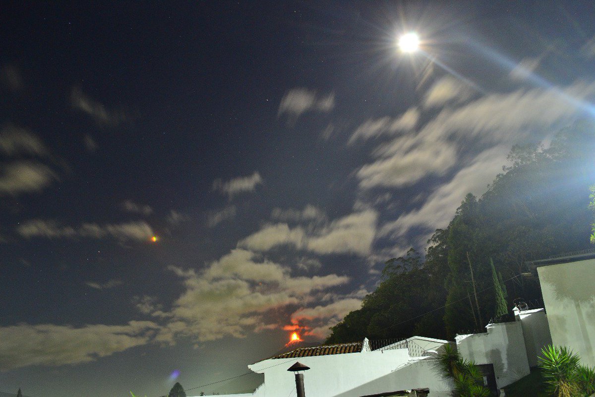 iCharlie25's tweet photo. #VolcánDeFuego  Vista desde Antigua Guatemala https://t.co/aEbc7HVnlZ