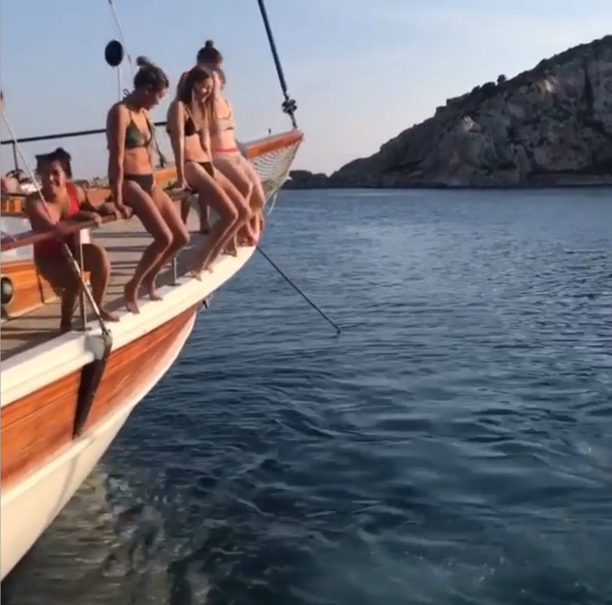 victoriagulet's tweet photo. #yachtholidays #yachtlife #yachtcharter #charteryacht #dreamholiday #droomvakantie #topyacht #topvakantie #ferien #navigare #navigareyachting #sardiniain #bluecruise #navigate #meditteraneo #barcavela #crewed #familyholiday #friendsholiday #beach #islandhopping #luxuryholiday https://t.co/mpEbaKZZ2m