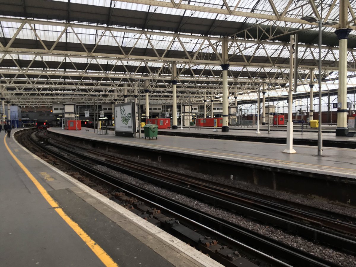 SeanHatcher100's tweet photo. The busiest station in London, on a Monday morning. The busiest day of the week. Empty. Total incompetence ⁦⁦@nationalrailenq⁩ #nationalrail #southwesternrailways #worsethanbrexit #embarrassment ⁦@EveningStandard⁩ https://t.co/dNzPLvG3xN