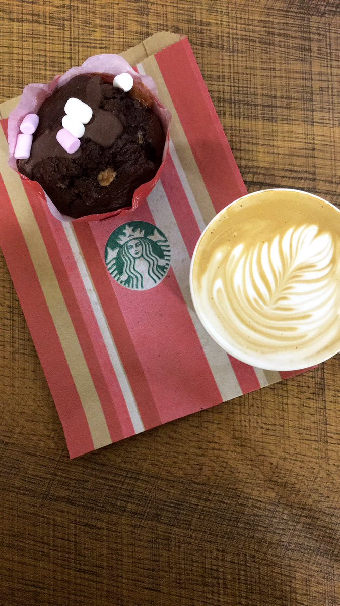 Let us ease you back into the week with a handcrafted cinnamon spice flat white and a salted caramel hot chocolate muffin - for an added treat. Monday’s don’t have to be bad! #York #ConeyStreet #Latteartheroes #flatwhite