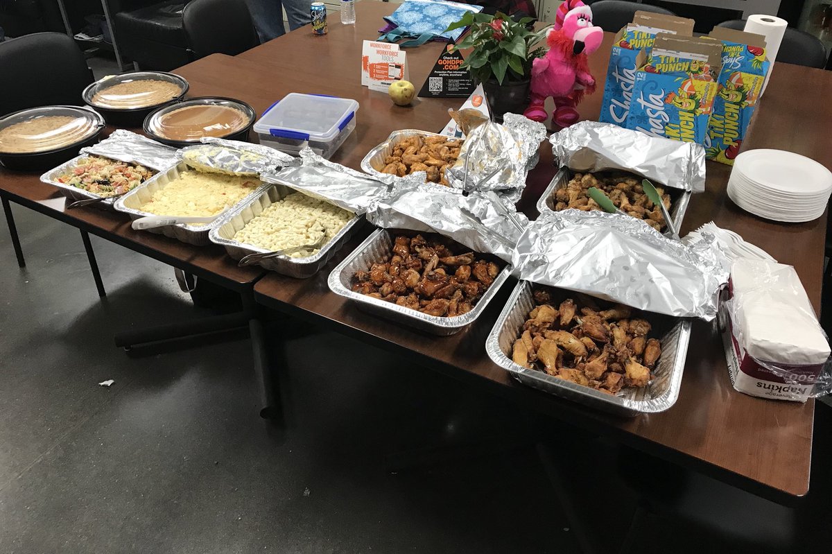 What better way to spend your Sunday night???.... Executing Black Friday AD Set and a joined Potluck with Night MET featuring SM Chris’ fried wings w/ his homemade sauces🍗🍲🥧🍽 #InventoryPrep #BlackFridayADSet #1041DSTeam #NightMET #TakingCareOfOurPeople #1041proud 👍🏽💪🏽