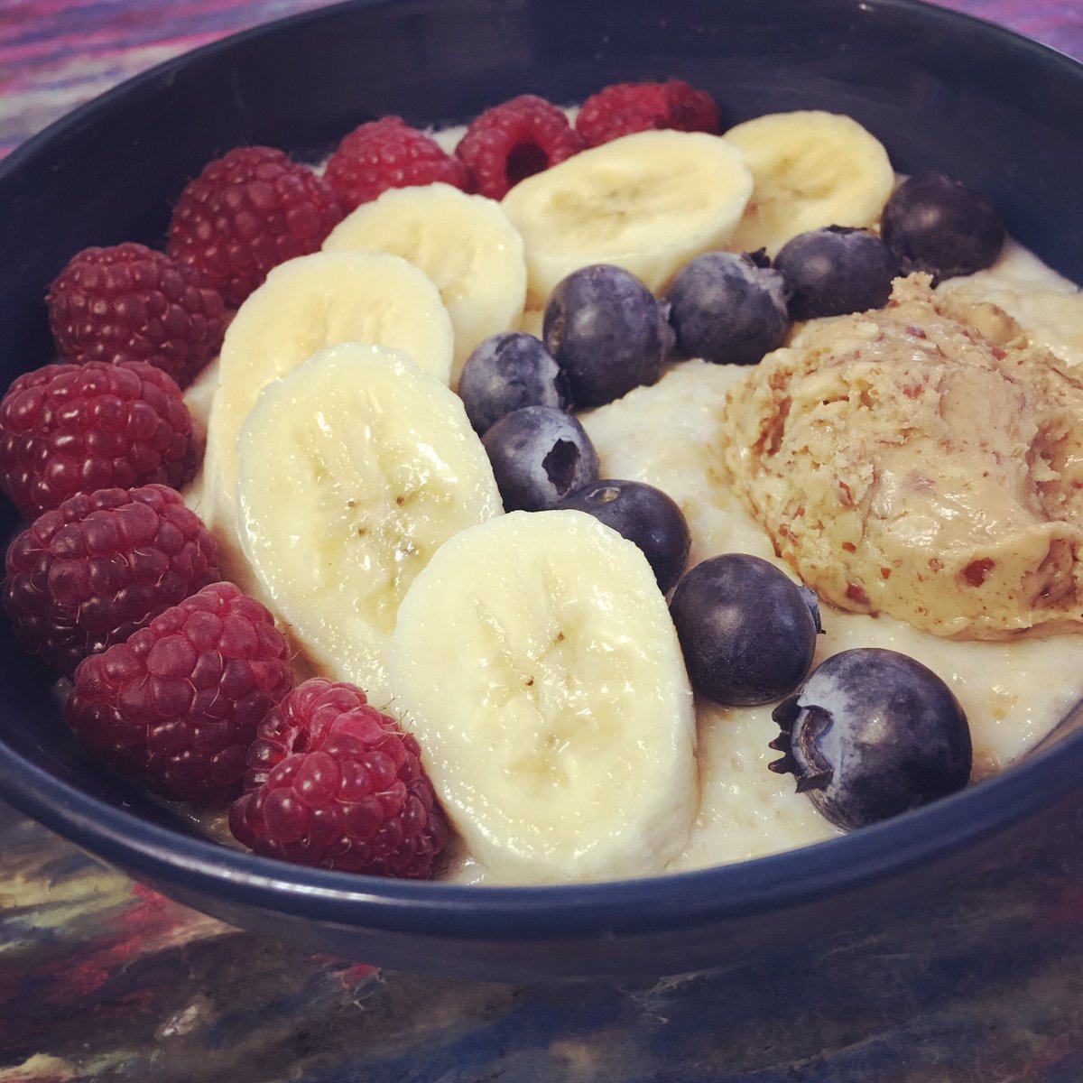 It’s all about starting your day right 👌🏼😋 We love how rich and creamy our Bruton Dairy milk makes porridge #breakfast #porridge #startthedayright #goodness #organic #organicmilk #local #supportlocalbusiness