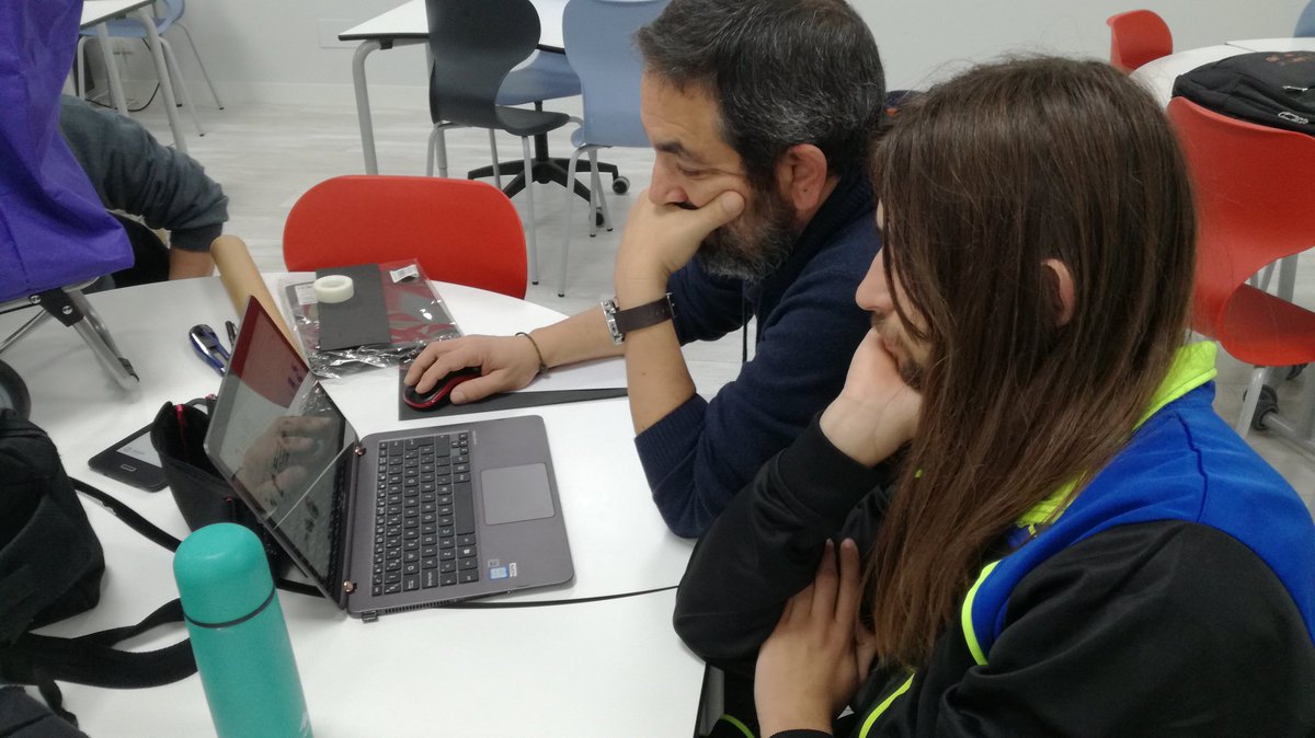 En busca de materiales!!!! #karrokit #emprendimiento <a href="/iestomvalmadrid/">IES Tomas y Valiente</a>