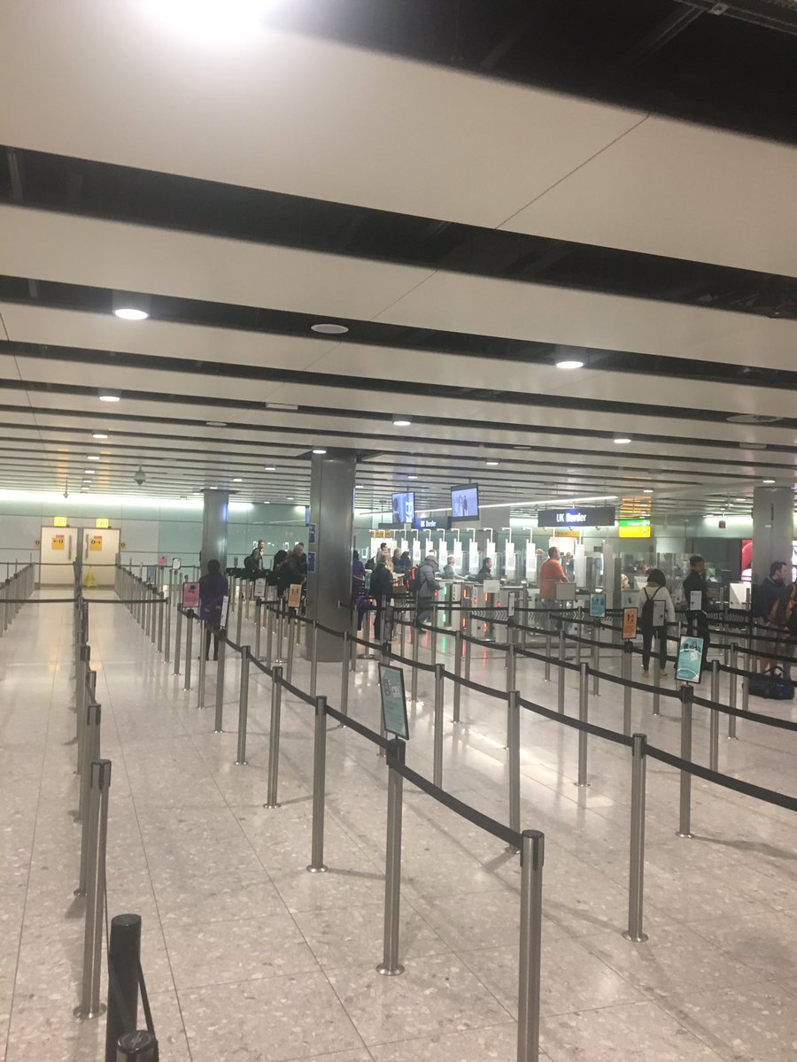 serinaharb's tweet photo. Non-EU LINE VS EU LINE @HeathrowAirport https://t.co/ek9AgMVKf2
