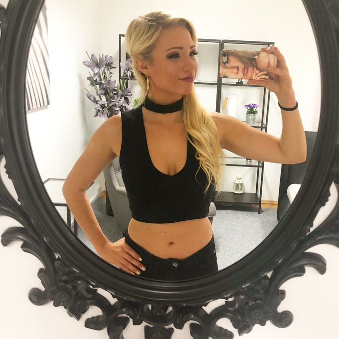 Wish you a great start of the week... do you have tips for a warmy feeling? 💋✨ #girl #blondgirl #blond<a href="/tag/smile"class="tags"><span>#smile</span></a><a href="/tag/model"class="tags"><span>#model</span></a><a href="/tag/picoftheday"class="tags"><span>#picoftheday</span></a><a href="/tag/appreciate"class="tags"><span>#appreciate</span></a><a href="/tag/actress"class="tags"><span>#actress</span></a>