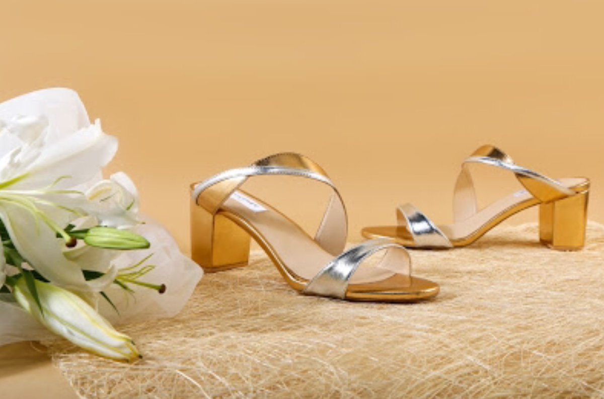 DEVALSTORE's tweet photo. Be festive with charming contemporary festive collection by Oceedee shoes an exclusive Preview at Deval The Multi Designer Store Today and Tomorrow!!
They have got a style that will suit each of your festive looks !!
#devalstore #ahmedabad #multidesignerstore #accessories #shoes https://t.co/Uw7ef33e8i