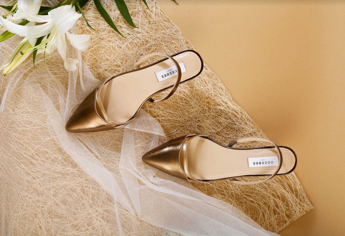 DEVALSTORE's tweet photo. Be festive with charming contemporary festive collection by Oceedee shoes an exclusive Preview at Deval The Multi Designer Store Today and Tomorrow!!
They have got a style that will suit each of your festive looks !!
#devalstore #ahmedabad #multidesignerstore #accessories #shoes https://t.co/Uw7ef33e8i