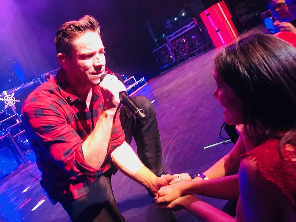 LewShields's tweet image. Thank you, thank you always @JeffTimmons. Means so much to me! #98degreesatchristmas