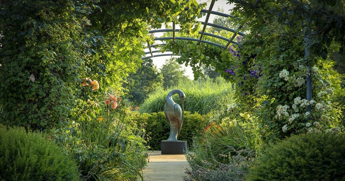 MumtheCeo's tweet photo. Checkout today’s article in #BienMag about this beautiful sculpture park in #Dorset : “Sculpture by the lakes” - Read it here ==> https://t.co/TFddjMnrZC 

#sculpture #sculpturepark #gardens https://t.co/hTBmNL2CbX