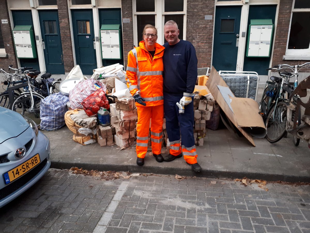 melchersleonie's tweet photo. Directeur Klantcontact @I_annemarie loopt stage bij #Stadsbeheer. Ervaren wat klantcontact inhoudt bij het werken aan een #schonestad #KC010 https://t.co/Rqh2IWz3CB