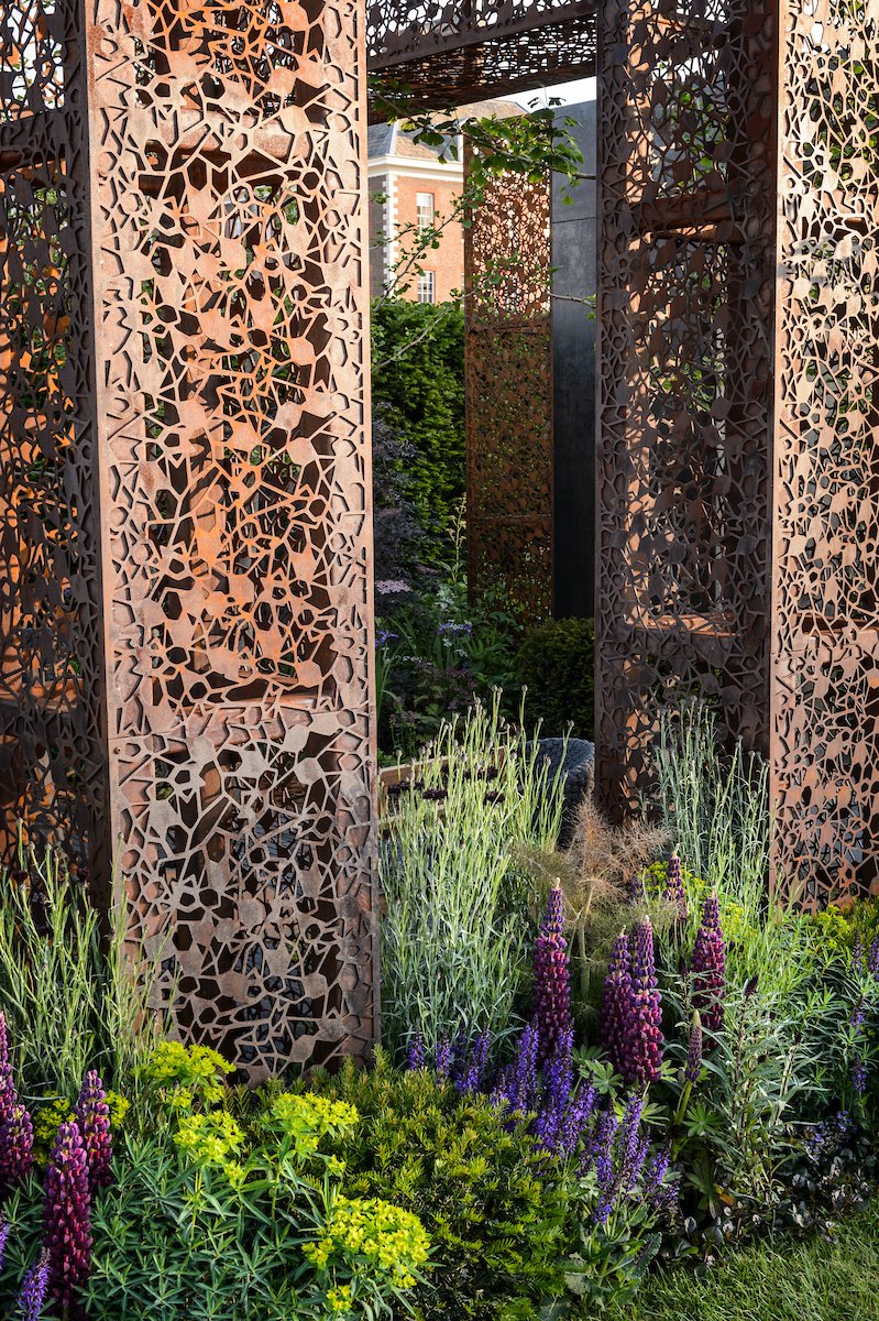 Looking forward to joining <a href="/Gardener_jamie/">Jamie Butterworth</a> <a href="/LillyGomm/">Lilly Gomm</a> <a href="/WillWilliamsGD/">Will Williams</a> and Hay Hwang for a lively discussion on all things design, careers and show gardens tomorrow <a href="/FutureScapeUK/">FutureScape Event</a> you can still register and it's completely free!