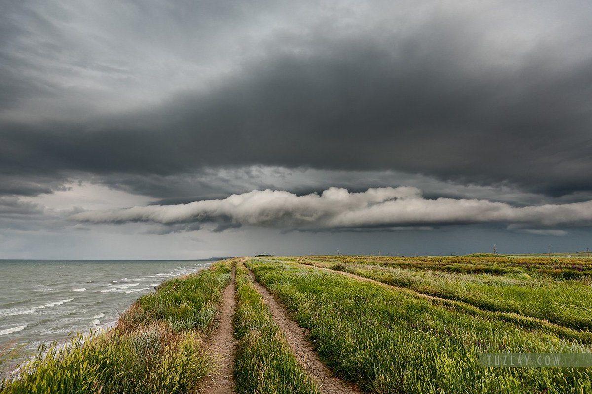 VTuzlay's tweet photo. About the tubular clouds
From the series "My Azov Sea works" on Facebook
https://t.co/OEp2jN5iTO …
--
#Seashells #AzovSea #seascape #seawaves #seatheme #shellrock  #seabeach #tuzlay https://t.co/KKCrf8nh3C