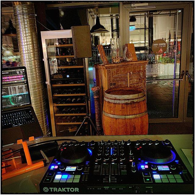 RobertJPerkins's tweet image. Duell mit dem neuen NI Traktor Controller S4 MK III #djservice #nativeinstruments #perkins #s4MKIII #tectip 089dj.com/duell-mit-dem-…
