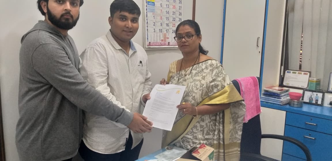 Under the guidance of <a href="/BJYM4Mumbai/">BJYM MUMBAI</a> President Shri @mohitkamboj_bjp ji met Kapol College Principal and gave her information about <a href="/cmchashak/">CM Chashak</a> and she had a positive response.